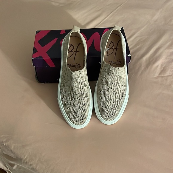 Shoes - Picture 3 of 3